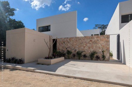 Casa en venta en Cholul Merida Con recámara principal en planta baja y alberca